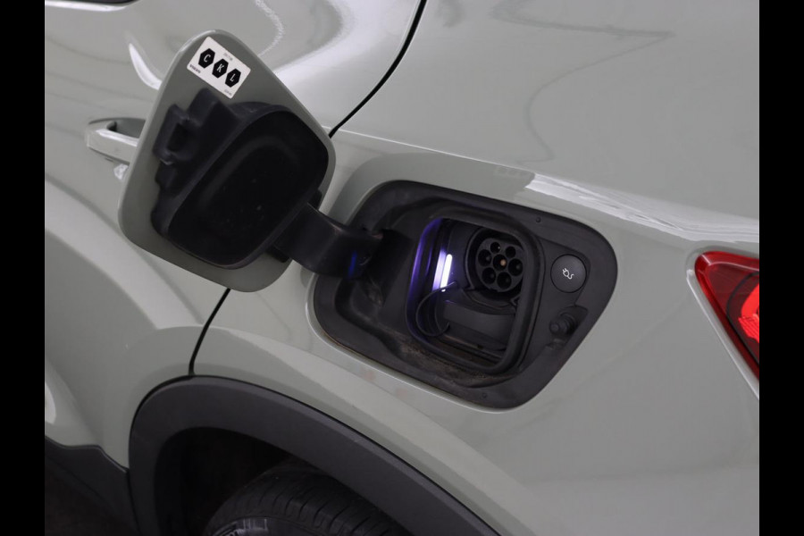 Volvo XC40 Recharge P8 AWD R Design | Trekhaak | Leder/Alcantara | Stoel & stuurverwarming | Keyless | Navigatie | Adaptive cruise | Carplay | Full LED