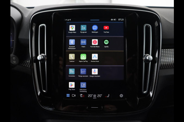 Volvo XC40 Recharge P8 AWD R Design | Trekhaak | Leder/Alcantara | Stoel & stuurverwarming | Keyless | Navigatie | Adaptive cruise | Carplay | Full LED