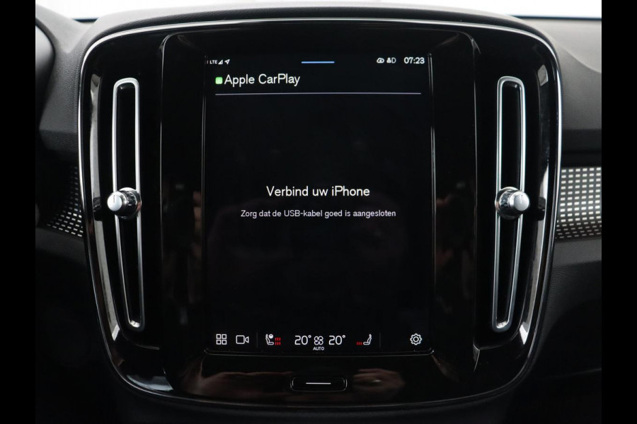 Volvo XC40 Recharge P8 AWD R Design | Trekhaak | Leder/Alcantara | Stoel & stuurverwarming | Keyless | Navigatie | Adaptive cruise | Carplay | Full LED
