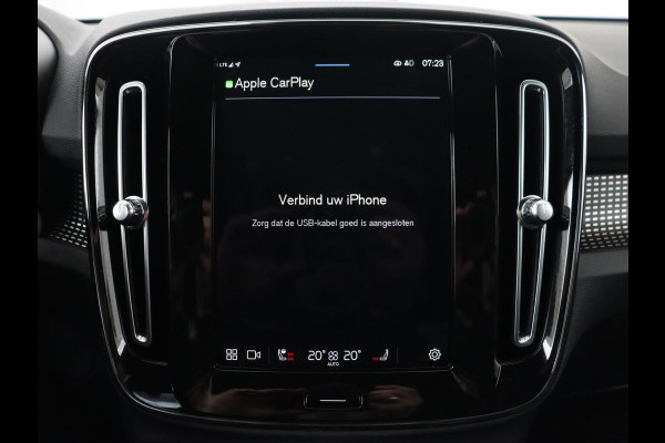Volvo XC40 Recharge P8 AWD R Design | Trekhaak | Leder/Alcantara | Stoel & stuurverwarming | Keyless | Navigatie | Adaptive cruise | Carplay | Full LED