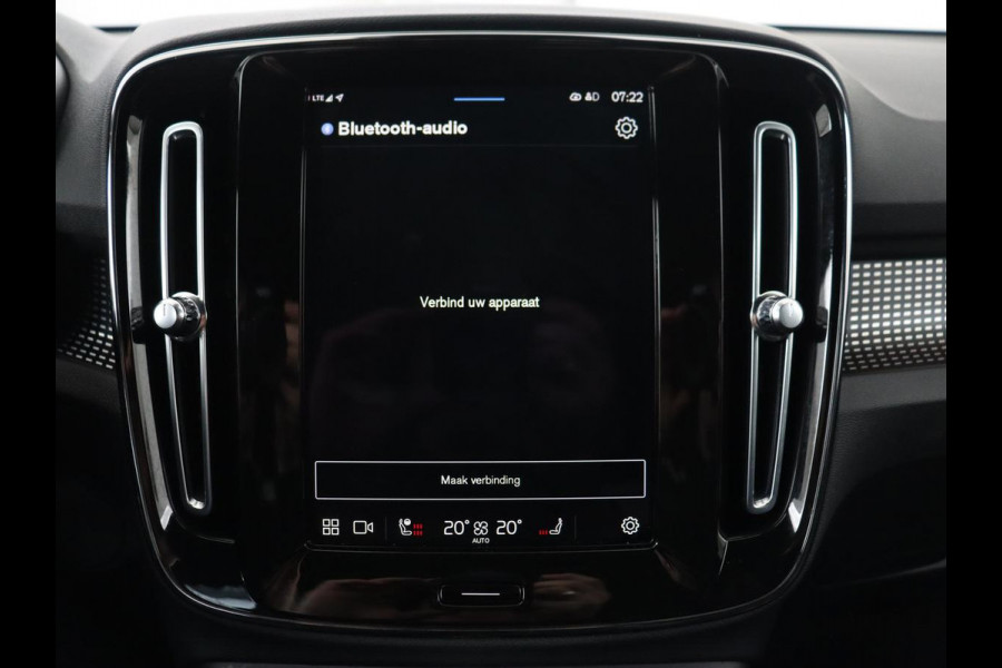 Volvo XC40 Recharge P8 AWD R Design | Trekhaak | Leder/Alcantara | Stoel & stuurverwarming | Keyless | Navigatie | Adaptive cruise | Carplay | Full LED