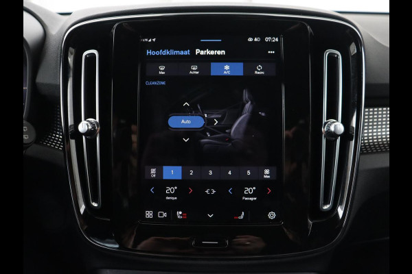 Volvo XC40 Recharge P8 AWD R Design | Trekhaak | Leder/Alcantara | Stoel & stuurverwarming | Keyless | Navigatie | Adaptive cruise | Carplay | Full LED