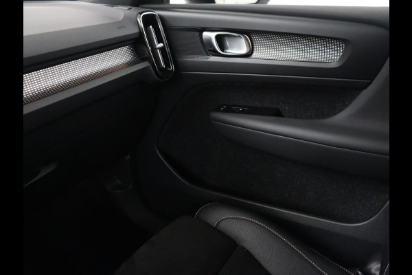 Volvo XC40 Recharge P8 AWD R Design | Trekhaak | Leder/Alcantara | Stoel & stuurverwarming | Keyless | Navigatie | Adaptive cruise | Carplay | Full LED