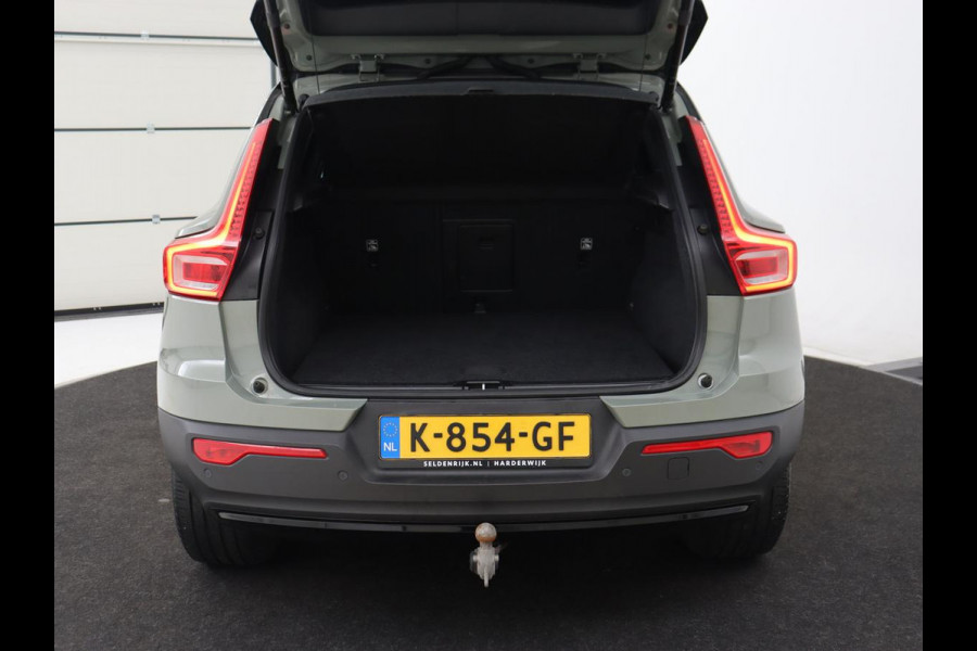 Volvo XC40 Recharge P8 AWD R Design | Trekhaak | Leder/Alcantara | Stoel & stuurverwarming | Keyless | Navigatie | Adaptive cruise | Carplay | Full LED
