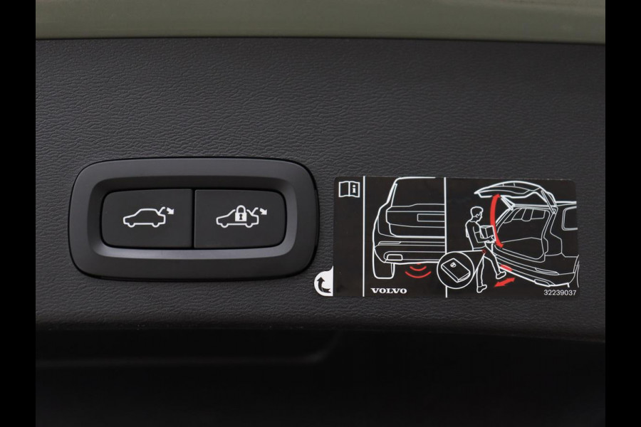 Volvo XC40 Recharge P8 AWD R Design | Trekhaak | Leder/Alcantara | Stoel & stuurverwarming | Keyless | Navigatie | Adaptive cruise | Carplay | Full LED