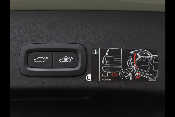 Volvo XC40 Recharge P8 AWD R Design | Trekhaak | Leder/Alcantara | Stoel & stuurverwarming | Keyless | Navigatie | Adaptive cruise | Carplay | Full LED