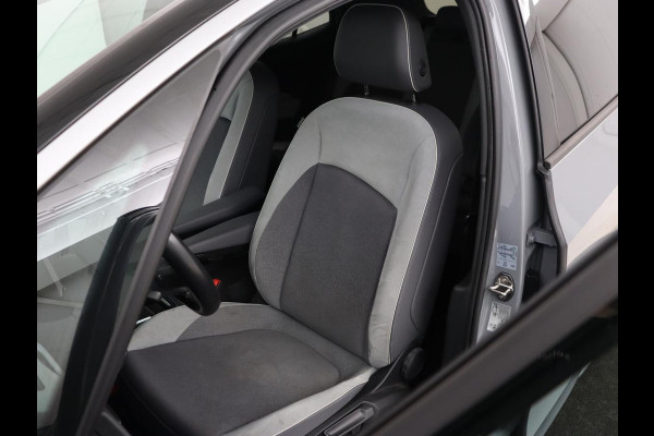 Volkswagen ID.3 First Plus 58 kWh | Stoel & stuurverwarming | Camera | Adaptive cruise | Sfeerverlichting | Carplay | Navigatie | Matrix LED | Parkeerhulp | Sfeerverlichting | Climate control