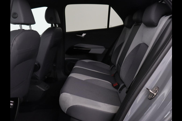 Volkswagen ID.3 First Plus 58 kWh | Stoel & stuurverwarming | Camera | Adaptive cruise | Sfeerverlichting | Carplay | Navigatie | Matrix LED | Parkeerhulp | Sfeerverlichting | Climate control