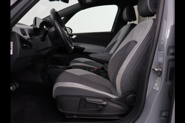 Volkswagen ID.3 First Plus 58 kWh | Stoel & stuurverwarming | Camera | Adaptive cruise | Sfeerverlichting | Carplay | Navigatie | Matrix LED | Parkeerhulp | Sfeerverlichting | Climate control
