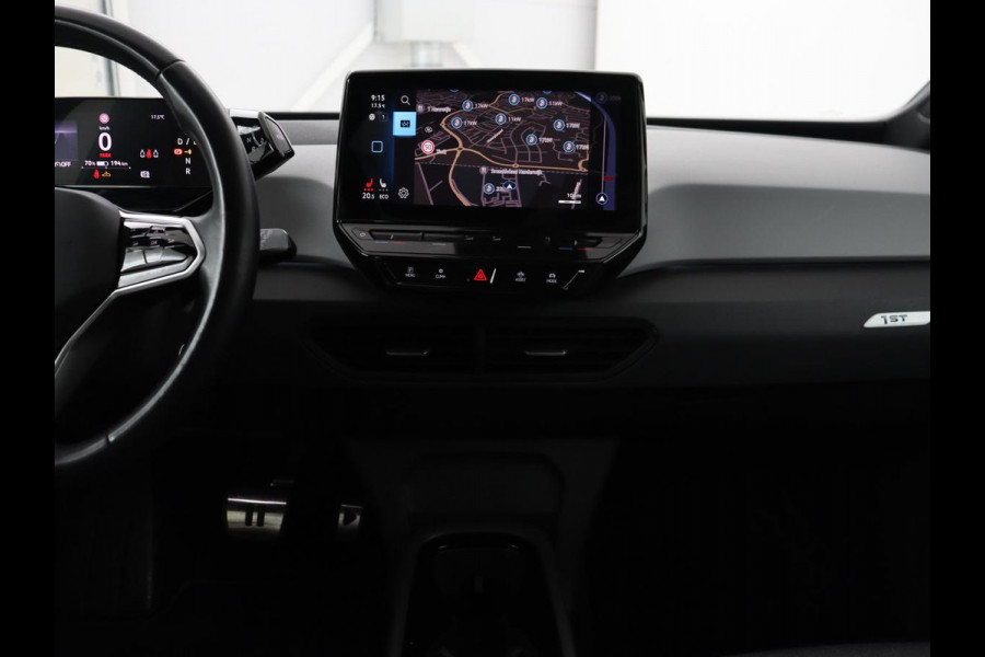 Volkswagen ID.3 First Plus 58 kWh | Stoel & stuurverwarming | Camera | Adaptive cruise | Sfeerverlichting | Carplay | Navigatie | Matrix LED | Parkeerhulp | Sfeerverlichting | Climate control