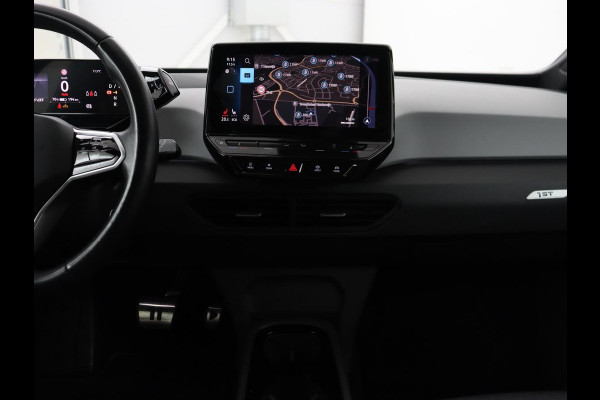 Volkswagen ID.3 First Plus 58 kWh | Stoel & stuurverwarming | Camera | Adaptive cruise | Sfeerverlichting | Carplay | Navigatie | Matrix LED | Parkeerhulp | Sfeerverlichting | Climate control