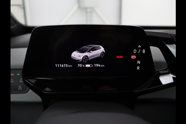 Volkswagen ID.3 First Plus 58 kWh | Stoel & stuurverwarming | Camera | Adaptive cruise | Sfeerverlichting | Carplay | Navigatie | Matrix LED | Parkeerhulp | Sfeerverlichting | Climate control