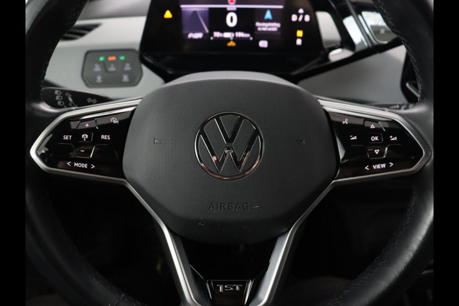 Volkswagen ID.3 First Plus 58 kWh | Stoel & stuurverwarming | Camera | Adaptive cruise | Sfeerverlichting | Carplay | Navigatie | Matrix LED | Parkeerhulp | Sfeerverlichting | Climate control
