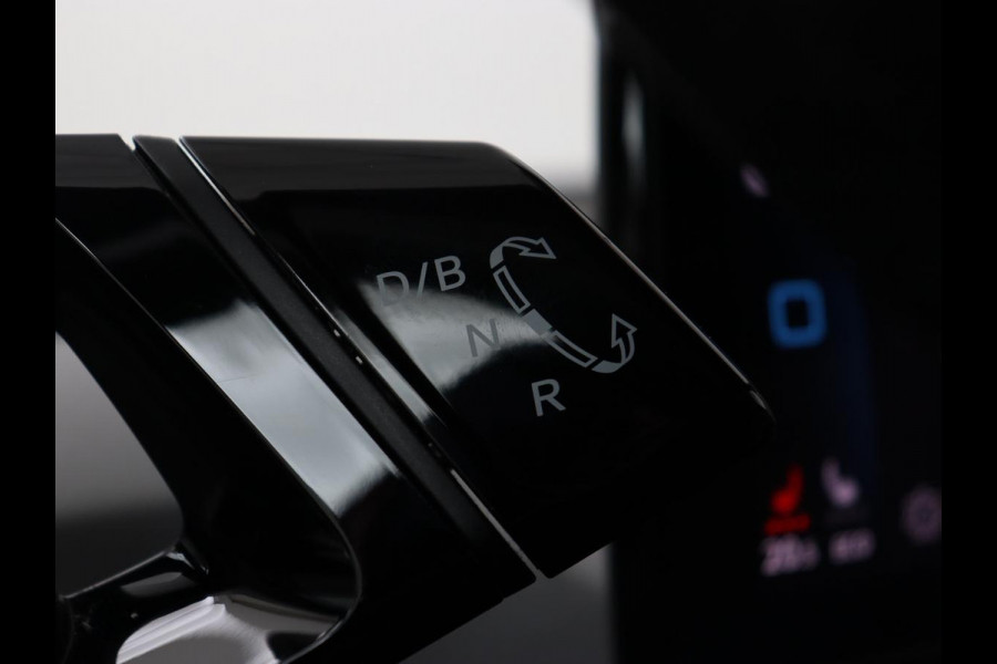 Volkswagen ID.3 First Plus 58 kWh | Stoel & stuurverwarming | Camera | Adaptive cruise | Sfeerverlichting | Carplay | Navigatie | Matrix LED | Parkeerhulp | Sfeerverlichting | Climate control