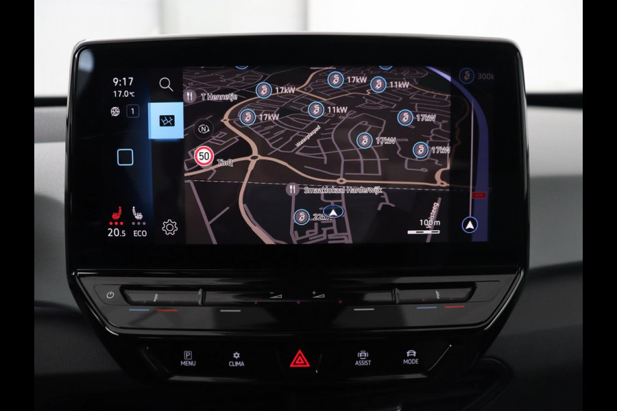 Volkswagen ID.3 First Plus 58 kWh | Stoel & stuurverwarming | Camera | Adaptive cruise | Sfeerverlichting | Carplay | Navigatie | Matrix LED | Parkeerhulp | Sfeerverlichting | Climate control