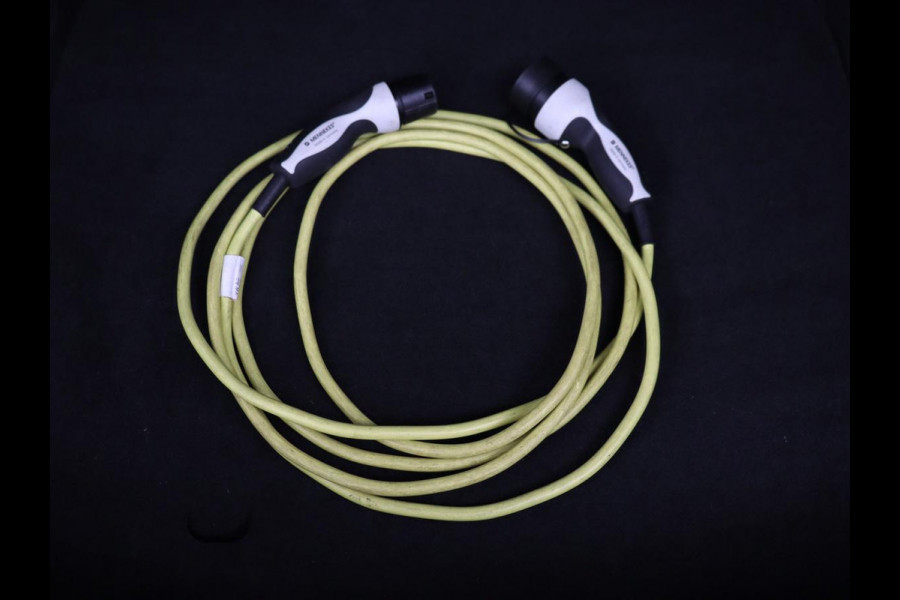 Volkswagen ID.3 First Plus 58 kWh | Stoel & stuurverwarming | Camera | Adaptive cruise | Sfeerverlichting | Carplay | Navigatie | Matrix LED | Parkeerhulp | Sfeerverlichting | Climate control