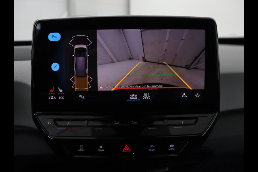 Volkswagen ID.3 First Plus 58 kWh | Stoel & stuurverwarming | Camera | Adaptive cruise | Sfeerverlichting | Carplay | Navigatie | Matrix LED | Parkeerhulp | Sfeerverlichting | Climate control