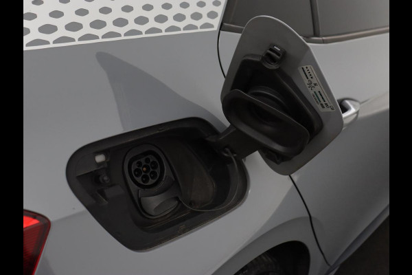 Volkswagen ID.3 First Plus 58 kWh | Stoel & stuurverwarming | Camera | Adaptive cruise | Sfeerverlichting | Carplay | Navigatie | Matrix LED | Parkeerhulp | Sfeerverlichting | Climate control