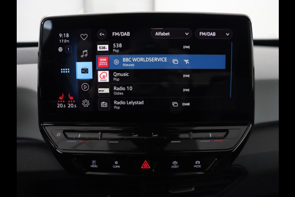 Volkswagen ID.3 First Plus 58 kWh | Stoel & stuurverwarming | Camera | Adaptive cruise | Sfeerverlichting | Carplay | Navigatie | Matrix LED | Parkeerhulp | Sfeerverlichting | Climate control