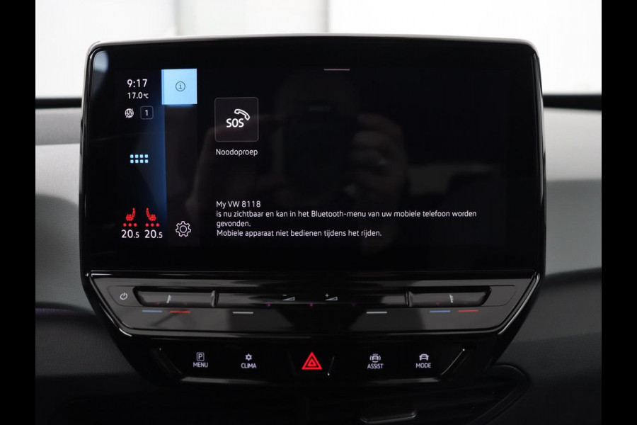 Volkswagen ID.3 First Plus 58 kWh | Stoel & stuurverwarming | Camera | Adaptive cruise | Sfeerverlichting | Carplay | Navigatie | Matrix LED | Parkeerhulp | Sfeerverlichting | Climate control