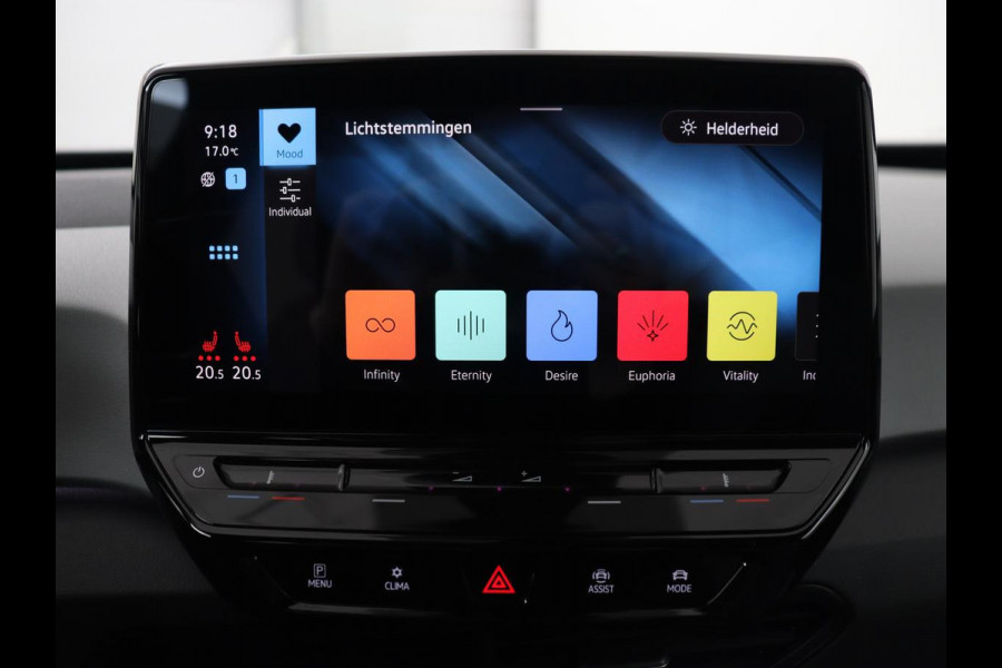 Volkswagen ID.3 First Plus 58 kWh | Stoel & stuurverwarming | Camera | Adaptive cruise | Sfeerverlichting | Carplay | Navigatie | Matrix LED | Parkeerhulp | Sfeerverlichting | Climate control