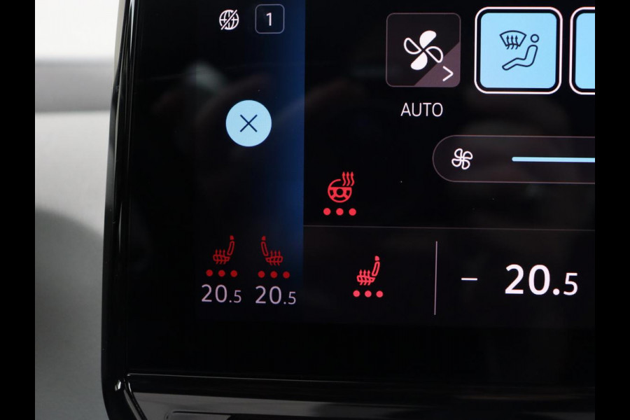 Volkswagen ID.3 First Plus 58 kWh | Stoel & stuurverwarming | Camera | Adaptive cruise | Sfeerverlichting | Carplay | Navigatie | Matrix LED | Parkeerhulp | Sfeerverlichting | Climate control