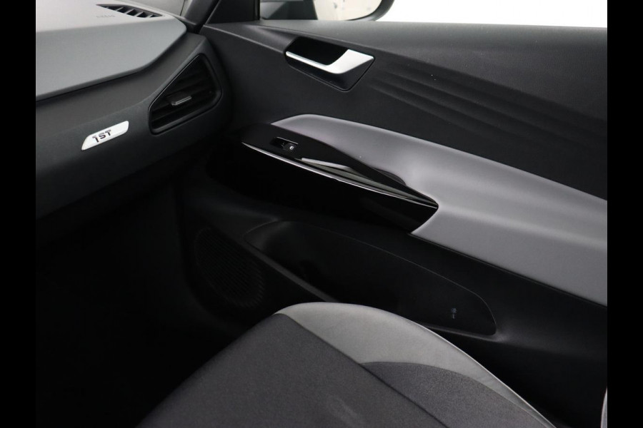 Volkswagen ID.3 First Plus 58 kWh | Stoel & stuurverwarming | Camera | Adaptive cruise | Sfeerverlichting | Carplay | Navigatie | Matrix LED | Parkeerhulp | Sfeerverlichting | Climate control