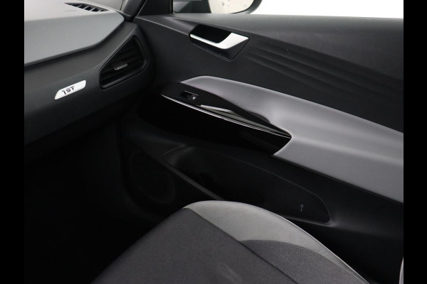 Volkswagen ID.3 First Plus 58 kWh | Stoel & stuurverwarming | Camera | Adaptive cruise | Sfeerverlichting | Carplay | Navigatie | Matrix LED | Parkeerhulp | Sfeerverlichting | Climate control