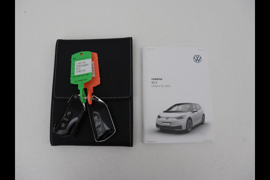 Volkswagen ID.3 First Plus 58 kWh | Stoel & stuurverwarming | Camera | Adaptive cruise | Sfeerverlichting | Carplay | Navigatie | Matrix LED | Parkeerhulp | Sfeerverlichting | Climate control