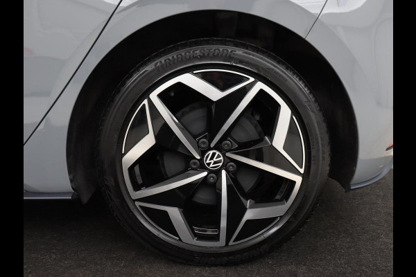 Volkswagen ID.3 First Plus 58 kWh | Stoel & stuurverwarming | Camera | Adaptive cruise | Sfeerverlichting | Carplay | Navigatie | Matrix LED | Parkeerhulp | Sfeerverlichting | Climate control