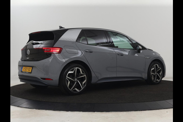 Volkswagen ID.3 First Plus 58 kWh | Stoel & stuurverwarming | Camera | Adaptive cruise | Sfeerverlichting | Carplay | Navigatie | Matrix LED | Parkeerhulp | Sfeerverlichting | Climate control