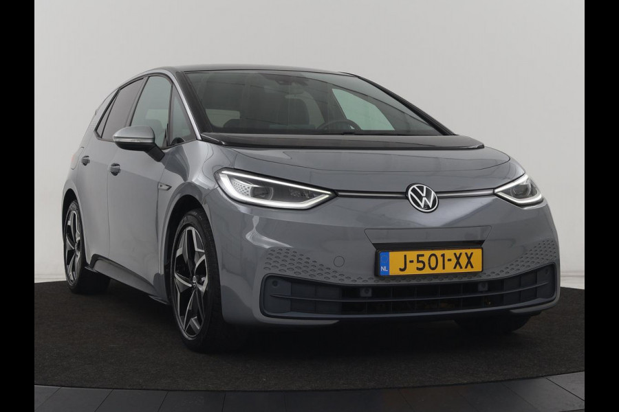 Volkswagen ID.3 First Plus 58 kWh | Stoel & stuurverwarming | Camera | Adaptive cruise | Sfeerverlichting | Carplay | Navigatie | Matrix LED | Parkeerhulp | Sfeerverlichting | Climate control