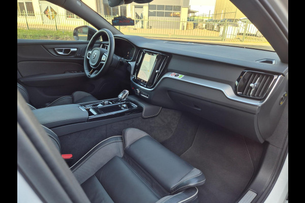 Volvo V60 2.0 T6 hybrid AWD Plus Dark 388PK KRISTAL Autopilot +70km Hyrbride BTW Volle optielijst Adaptieve cruise control CarPlay