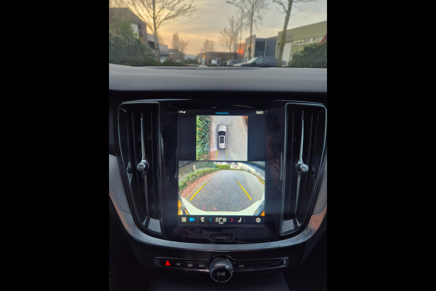 Volvo V60 2.0 T6 hybrid AWD Plus Dark 388PK KRISTAL Autopilot +70km Hyrbride BTW Volle optielijst Adaptieve cruise control CarPlay