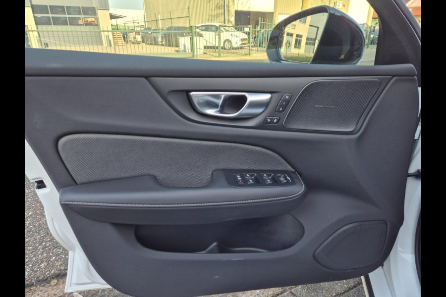 Volvo V60 2.0 T6 hybrid AWD Plus Dark 388PK KRISTAL Autopilot +70km Hyrbride BTW Volle optielijst Adaptieve cruise control CarPlay