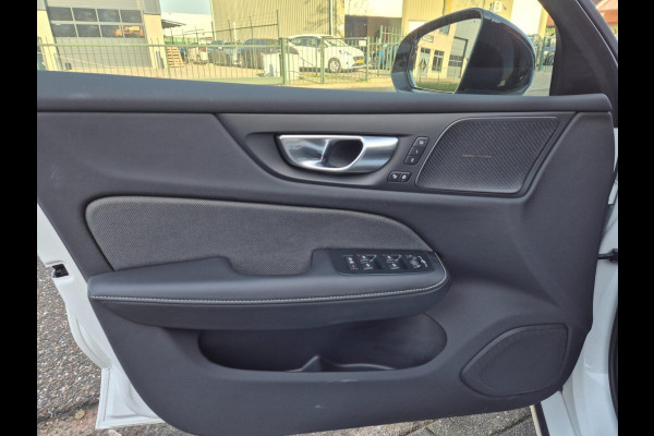 Volvo V60 2.0 T6 hybrid AWD Plus Dark 388PK KRISTAL Autopilot +70km Hyrbride BTW Volle optielijst Adaptieve cruise control CarPlay