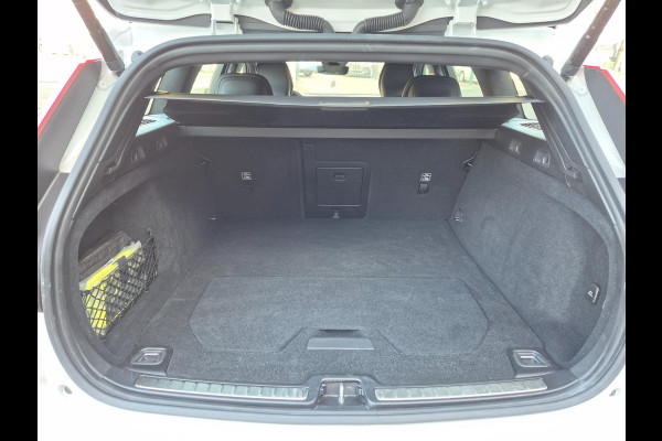 Volvo V60 2.0 T6 hybrid AWD Plus Dark 388PK KRISTAL Autopilot +70km Hyrbride BTW Volle optielijst Adaptieve cruise control CarPlay