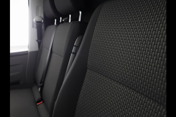 Volkswagen Transporter 2.0 TDI L2H1 32 110 pk | Navigatie via App | Trekhaak | Parkeersensoren achter | Cruise control |