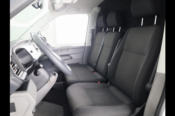 Volkswagen Transporter 2.0 TDI L2H1 32 110 pk | Navigatie via App | Trekhaak | Parkeersensoren achter | Cruise control |