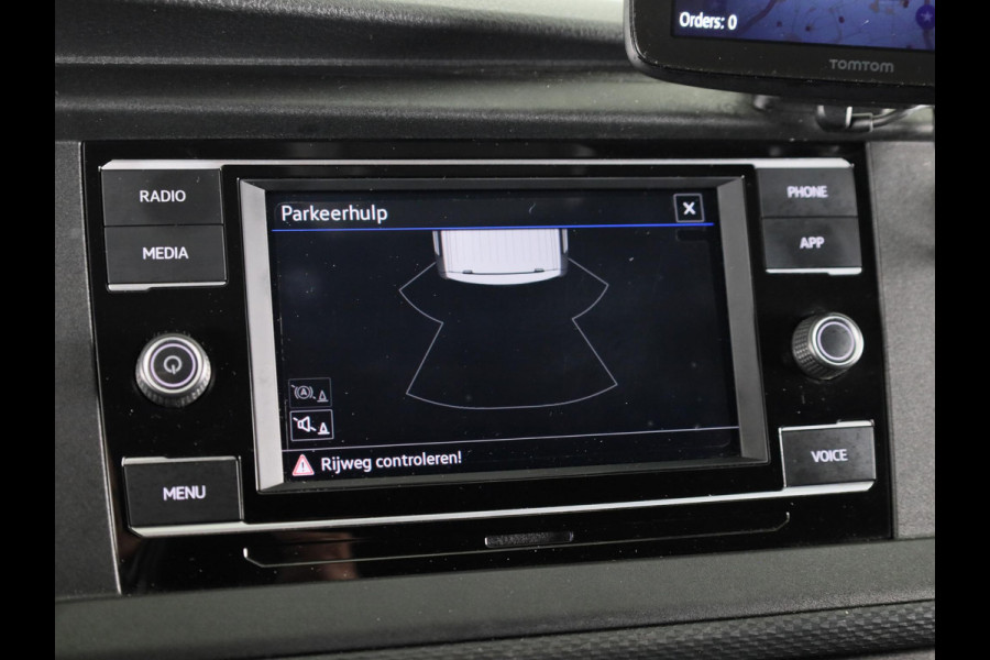 Volkswagen Transporter 2.0 TDI L2H1 32 110 pk | Navigatie via App | Trekhaak | Parkeersensoren achter | Cruise control |