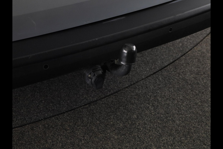 Volkswagen Transporter 2.0 TDI L2H1 32 110 pk | Navigatie via App | Trekhaak | Parkeersensoren achter | Cruise control |