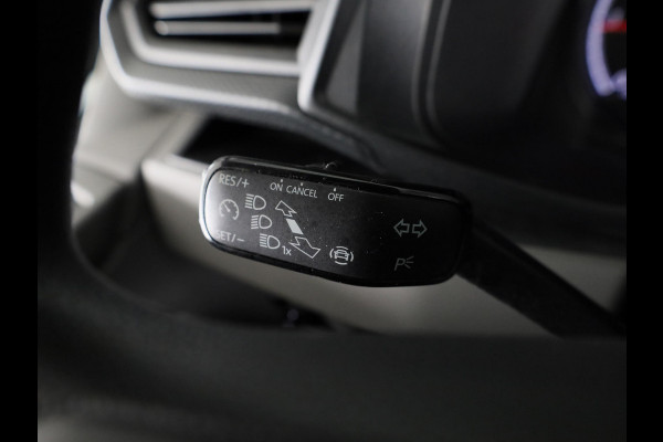 Volkswagen Transporter 2.0 TDI L2H1 32 110 pk | Navigatie via App | Trekhaak | Parkeersensoren achter | Cruise control |
