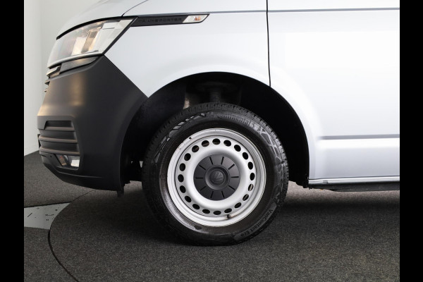 Volkswagen Transporter 2.0 TDI L2H1 32 110 pk | Navigatie via App | Trekhaak | Parkeersensoren achter | Cruise control |