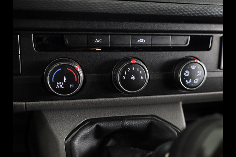 Volkswagen Transporter 2.0 TDI L2H1 32 110 pk | Navigatie via App | Trekhaak | Parkeersensoren achter | Cruise control |
