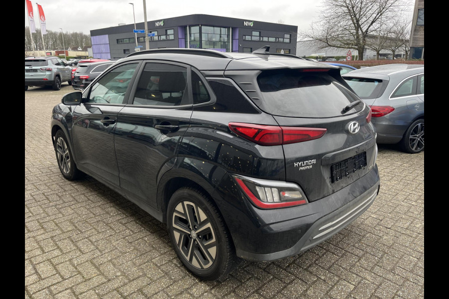 Hyundai KONA ELECTRIC Comfort 64 kWh | Stoelverwarming | Camera |  Audio-navigatiesysteem | Automatische airconditioning