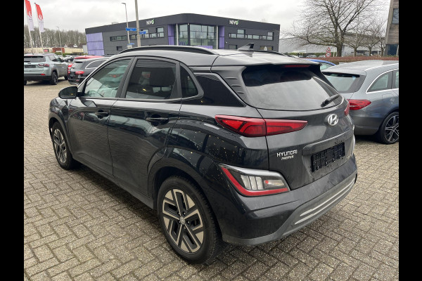 Hyundai KONA ELECTRIC Comfort 64 kWh | Stoelverwarming | Camera |  Audio-navigatiesysteem | Automatische airconditioning