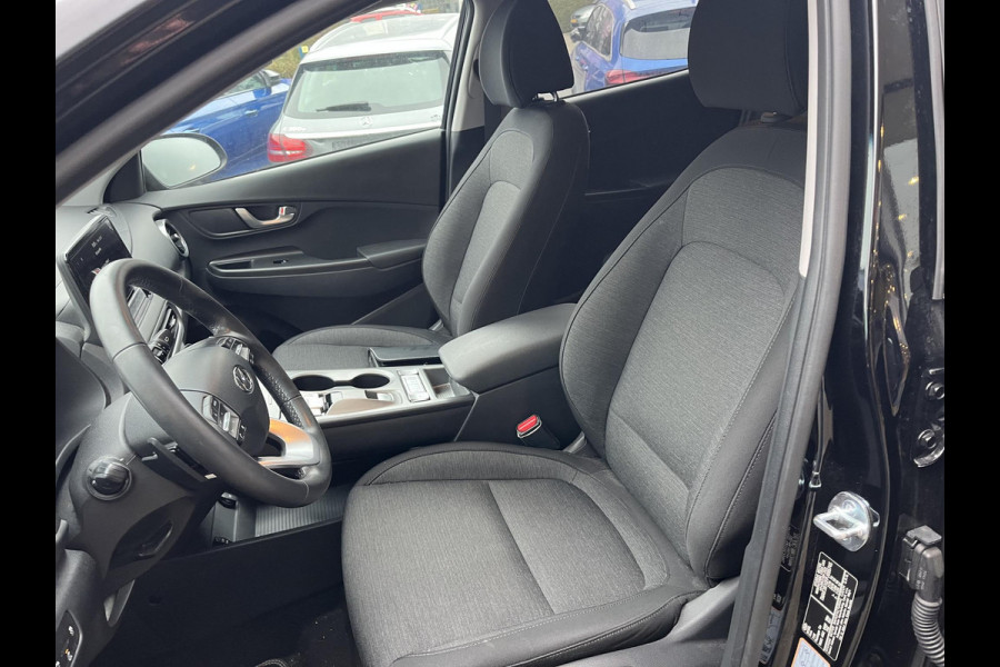 Hyundai KONA ELECTRIC Comfort 64 kWh | Stoelverwarming | Camera |  Audio-navigatiesysteem | Automatische airconditioning