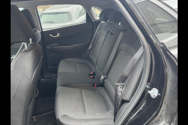 Hyundai KONA ELECTRIC Comfort 64 kWh | Stoelverwarming | Camera |  Audio-navigatiesysteem | Automatische airconditioning