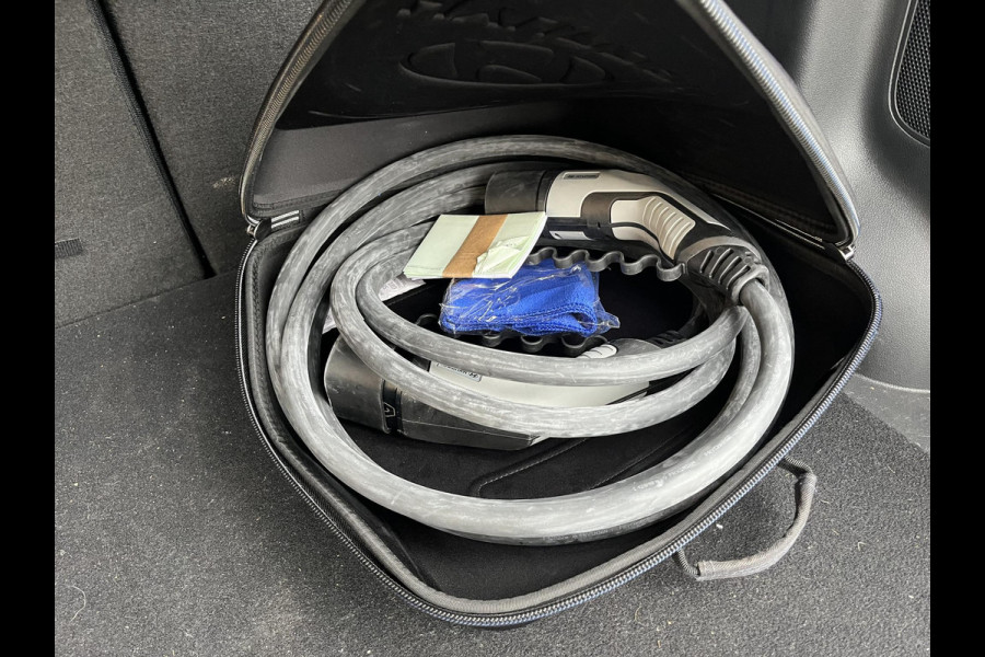Hyundai KONA ELECTRIC Comfort 64 kWh | Stoelverwarming | Camera |  Audio-navigatiesysteem | Automatische airconditioning