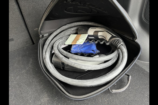 Hyundai KONA ELECTRIC Comfort 64 kWh | Stoelverwarming | Camera |  Audio-navigatiesysteem | Automatische airconditioning
